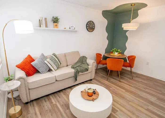 Getaway • Private Yard + Grill • Workspace Apartment Clearwater Beach