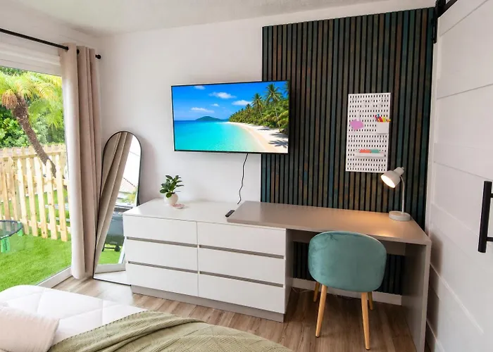 Getaway • Private Yard + Grill • Workspace Apartment Clearwater Beach