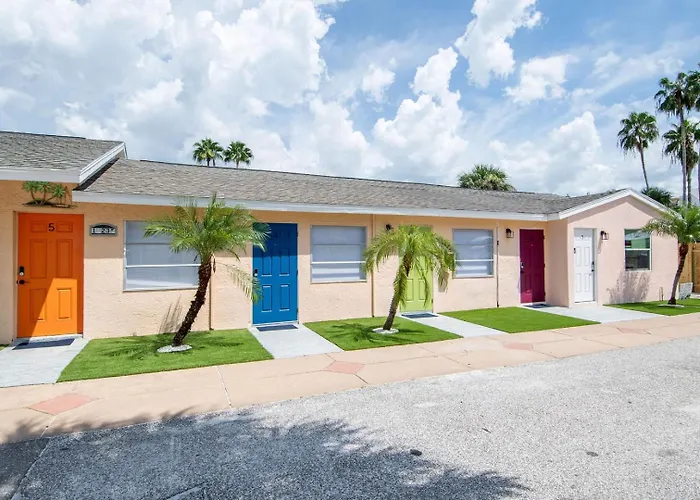 Apartment Getaway • Private Yard + Grill • Workspace Clearwater Beach